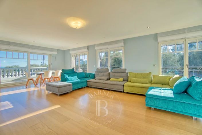Image No.5-4 Bed House for sale