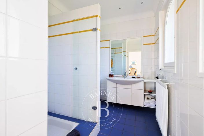 Image No.10-7 Bed House for sale