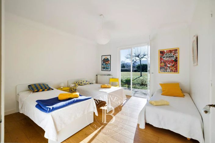 Image No.11-7 Bed House for sale