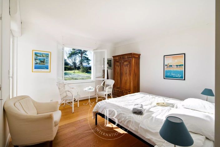 Image No.12-7 Bed House for sale