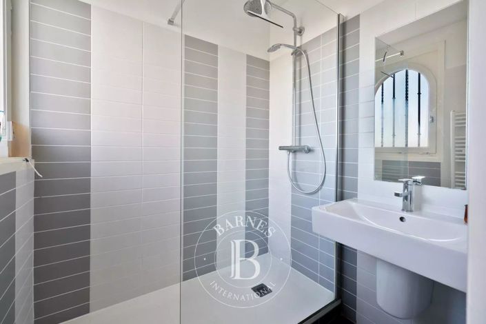 Image No.15-7 Bed House for sale