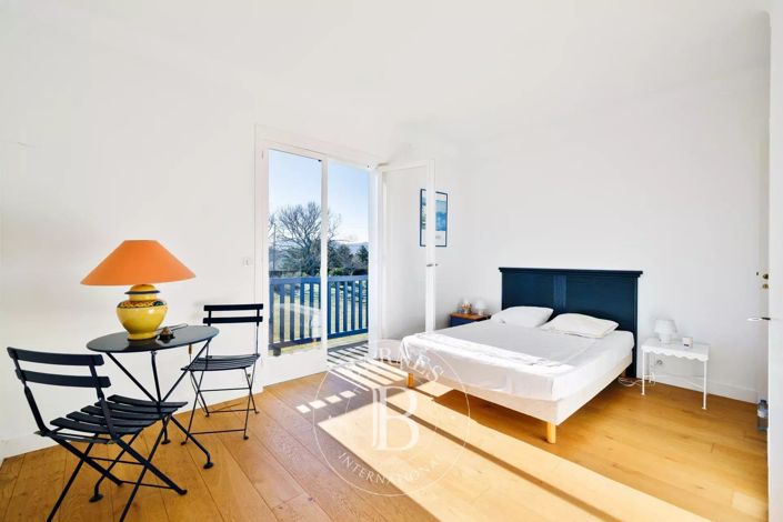 Image No.16-7 Bed House for sale