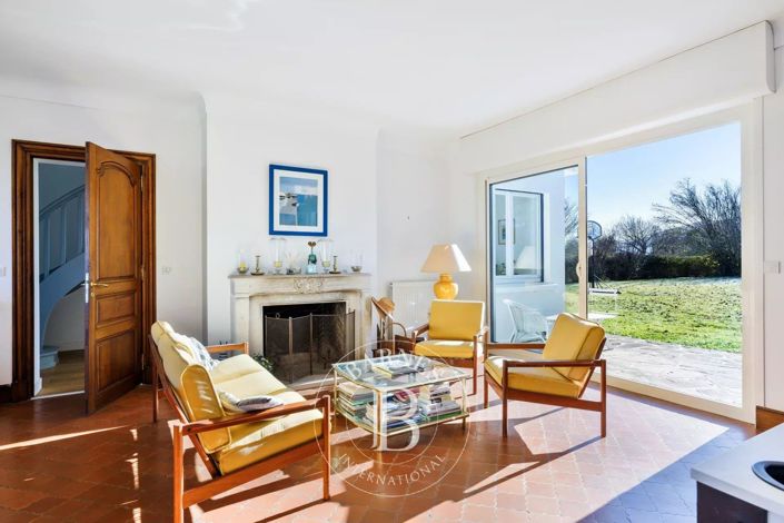 Image No.6-7 Bed House for sale