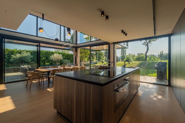 Image No.21-5 Bed House for sale