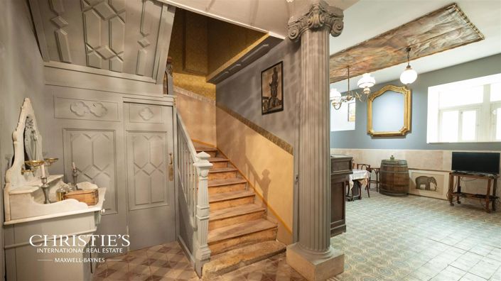 Image No.3-8 Bed House for sale