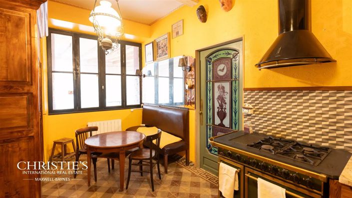 Image No.4-8 Bed House for sale