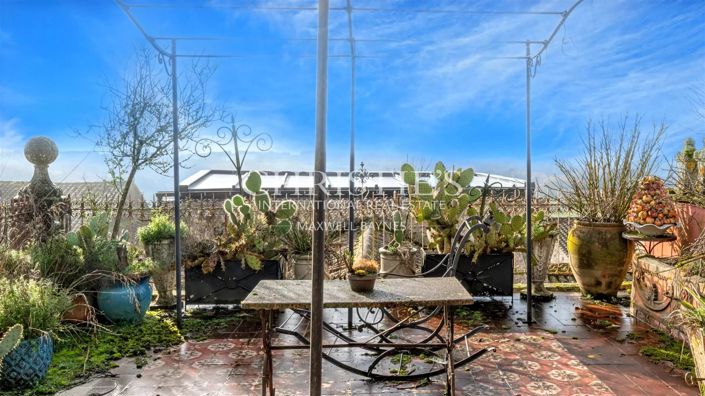 Image No.4-8 Bed House for sale
