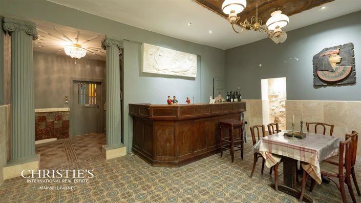 Image No.5-8 Bed House for sale