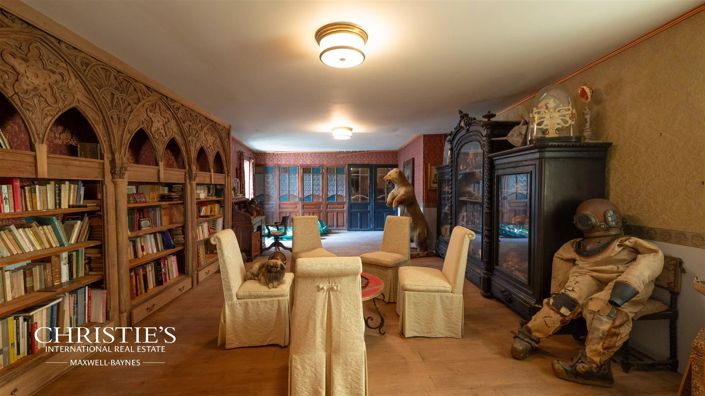 Image No.8-8 Bed House for sale