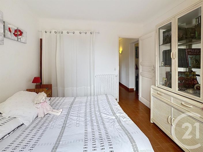 Image No.7-10 Bed House for sale