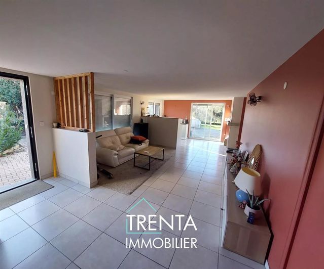 Image No.8-5 Bed House for sale