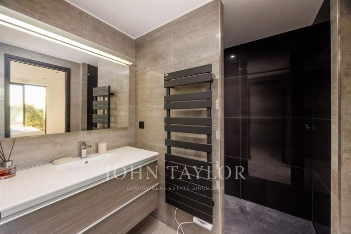 Image No.10-4 Bed House for sale