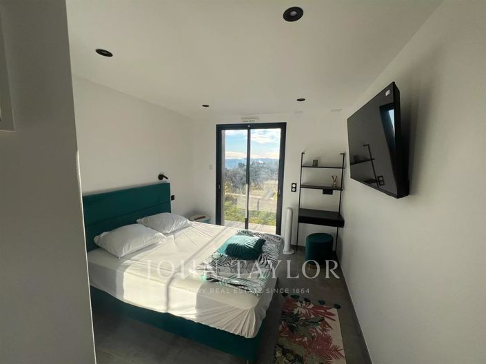 Image No.12-4 Bed House for sale