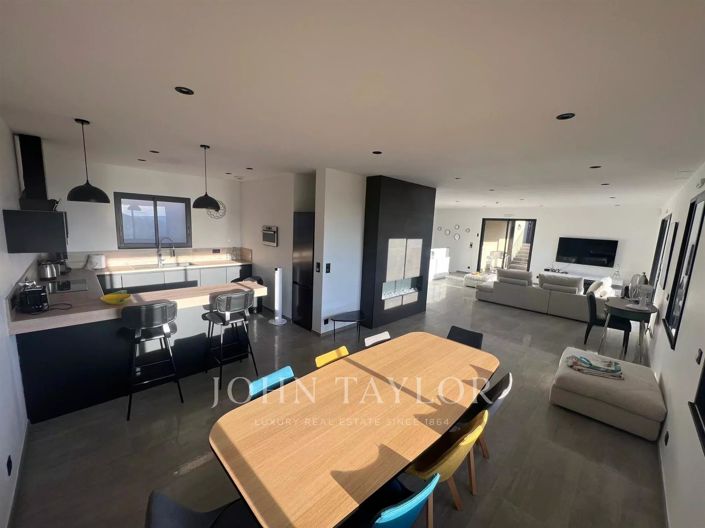 Image No.6-4 Bed House for sale