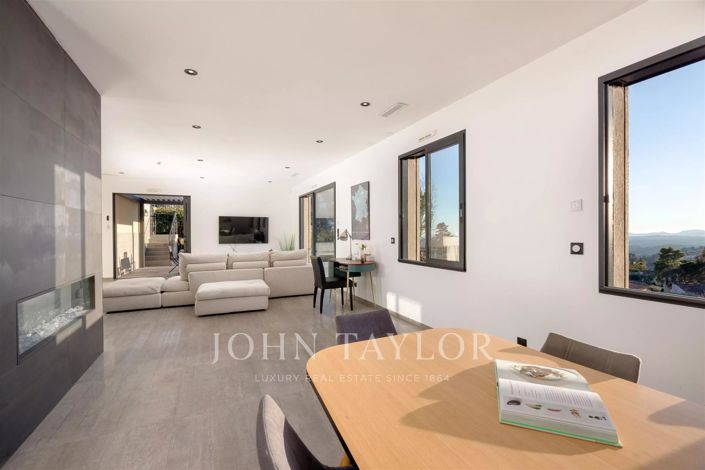 Image No.6-4 Bed House for sale