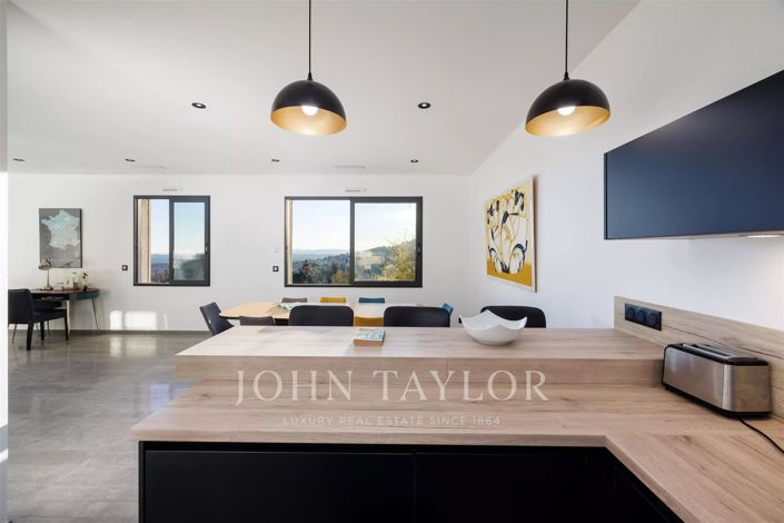 Image No.8-4 Bed House for sale