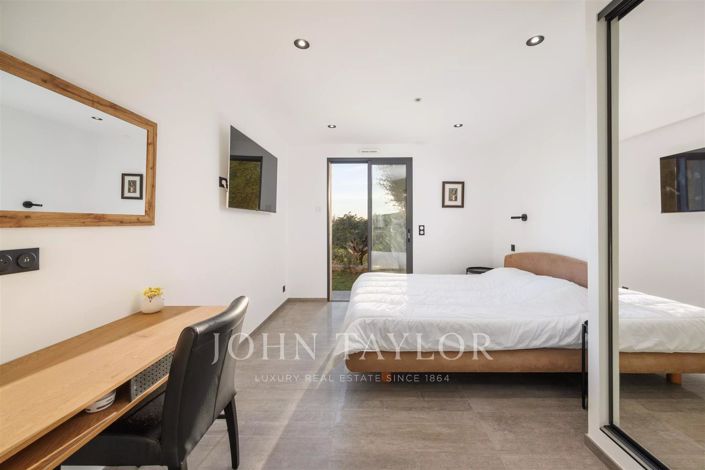 Image No.9-4 Bed House for sale