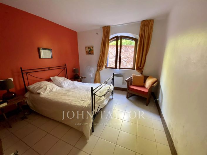 Image No.10-5 Bed House for sale