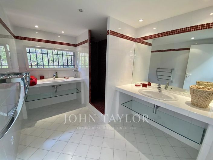 Image No.11-5 Bed House for sale