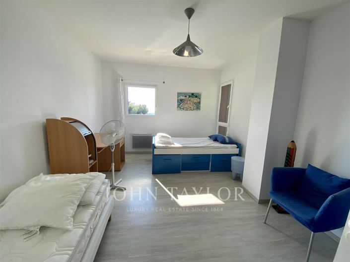 Image No.13-5 Bed House for sale