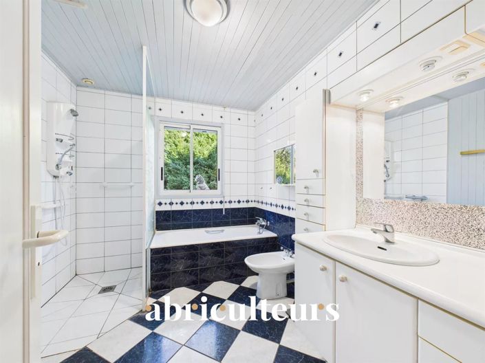 Image No.7-3 Bed House for sale