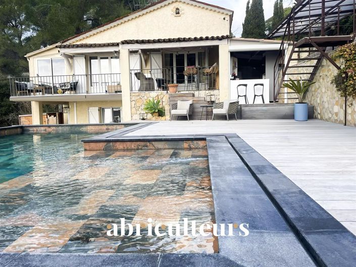 Image No.5-6 Bed House for sale