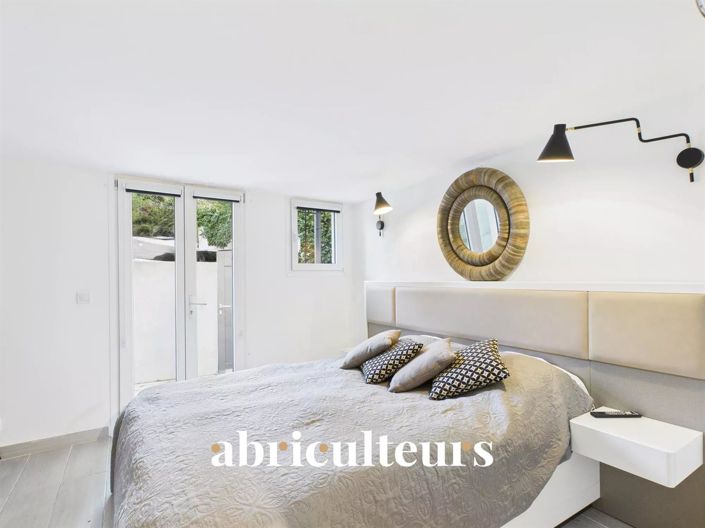 Image No.7-6 Bed House for sale