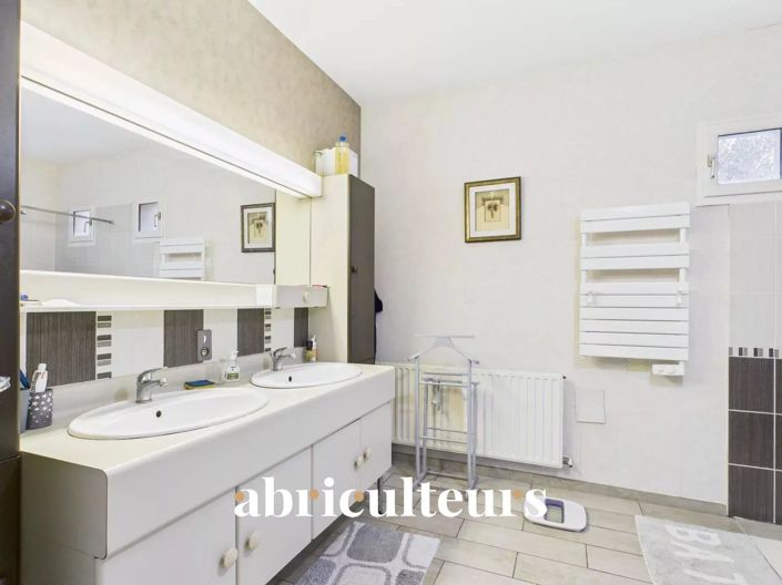 Image No.11-4 Bed House for sale