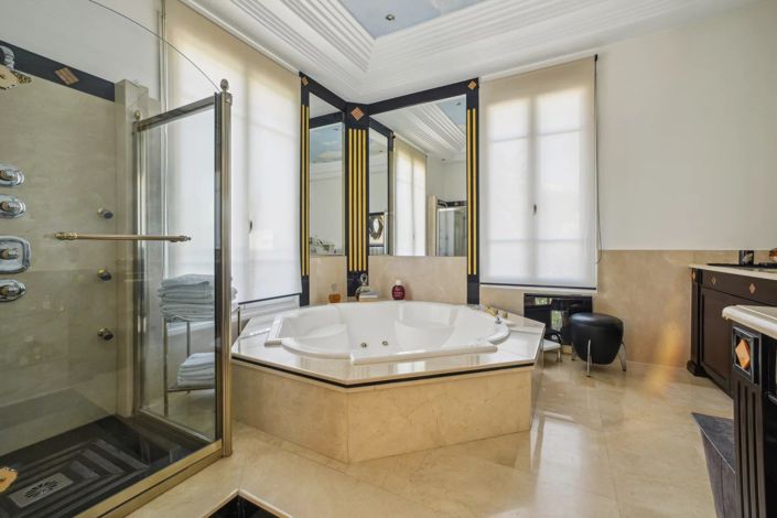 Image No.11-7 Bed House for sale