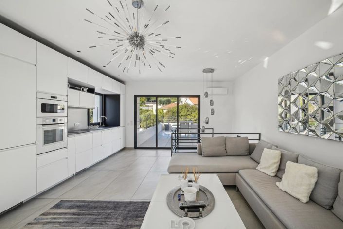 Image No.20-7 Bed House for sale