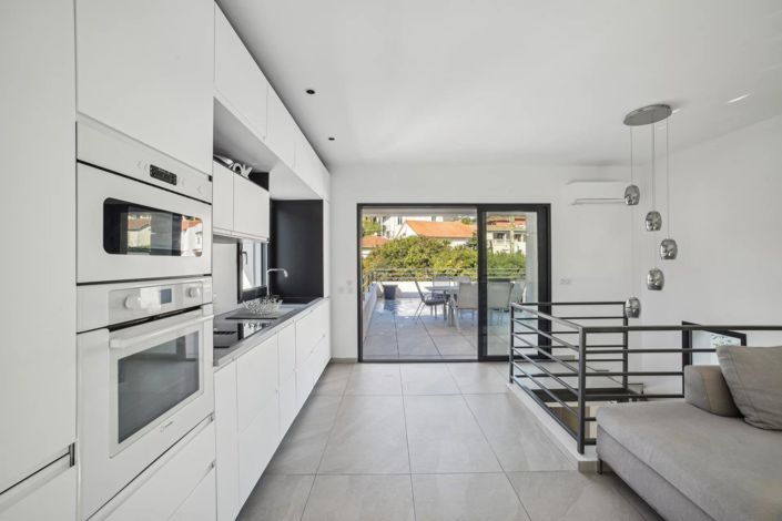 Image No.21-7 Bed House for sale