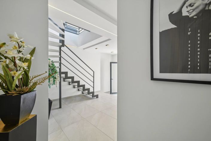 Image No.22-7 Bed House for sale