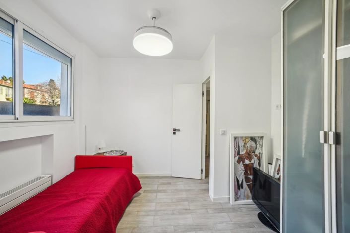 Image No.25-7 Bed House for sale