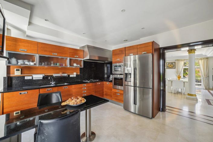 Image No.7-7 Bed House for sale