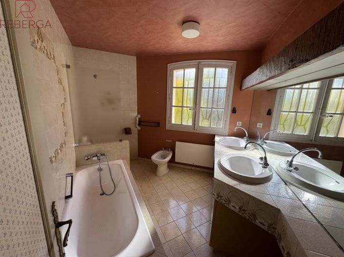 Image No.19-5 Bed House for sale
