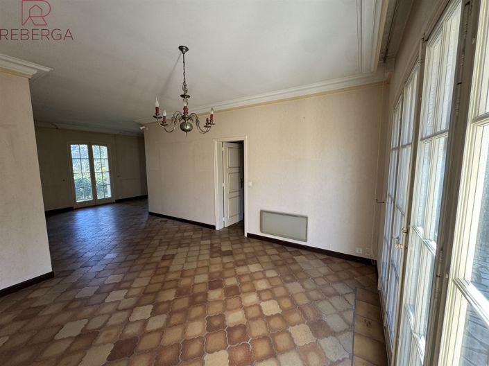 Image No.6-5 Bed House for sale