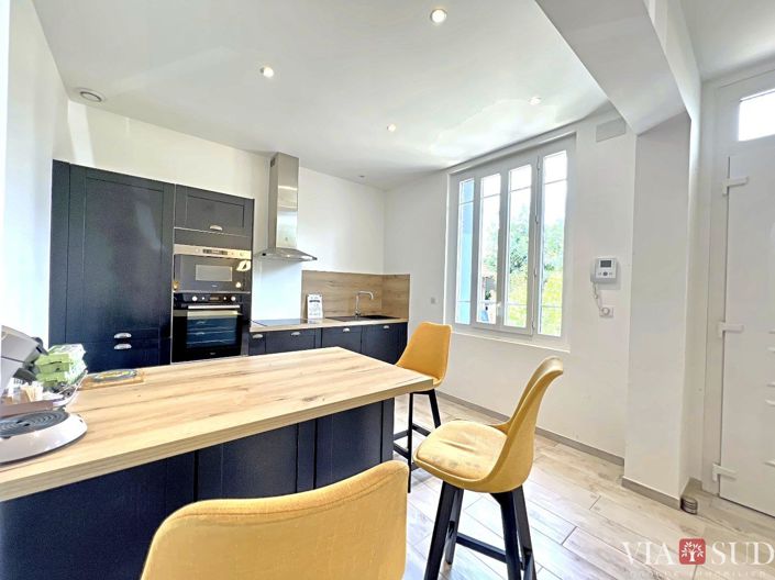 Image No.6-6 Bed Property for sale