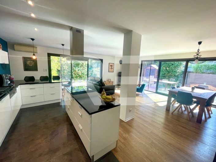 Image No.3-3 Bed House for sale