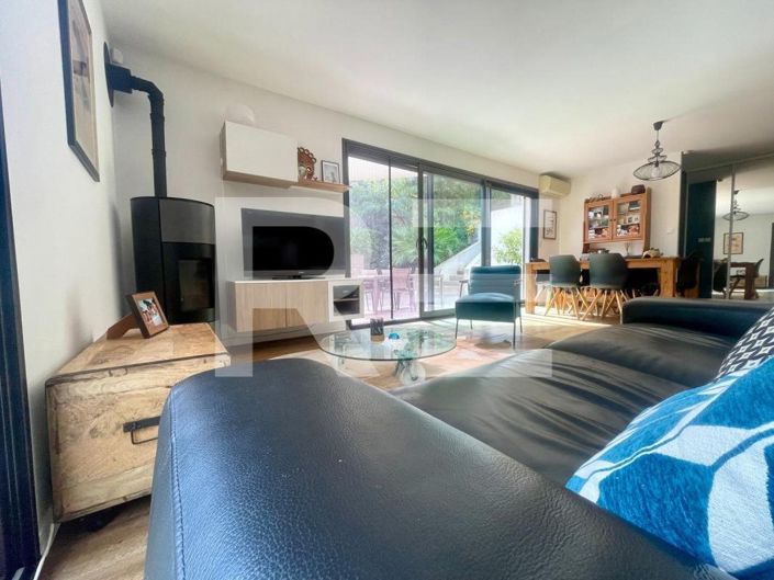 Image No.3-3 Bed House for sale