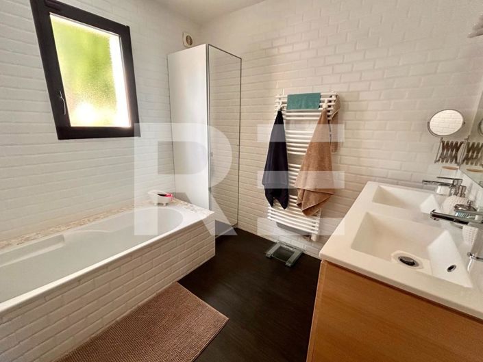 Image No.7-3 Bed House for sale