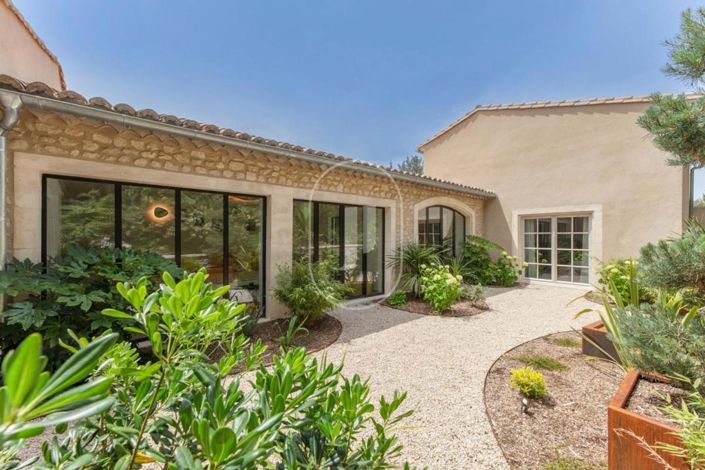 Image No.17-6 Bed House for sale