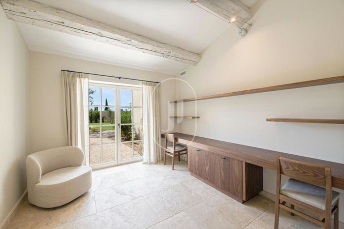 Image No.18-6 Bed House for sale