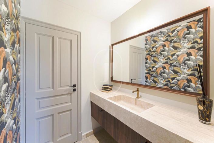 Image No.20-6 Bed House for sale