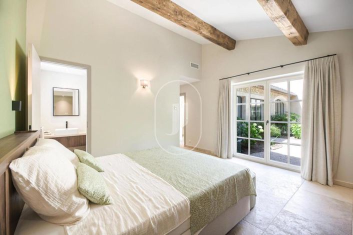 Image No.22-6 Bed House for sale