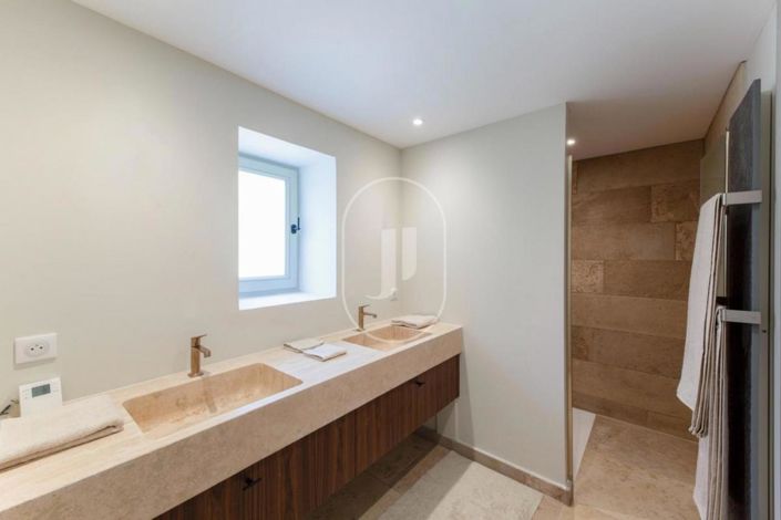 Image No.28-6 Bed House for sale