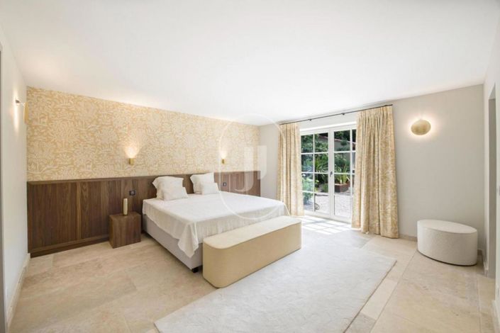 Image No.6-6 Bed House for sale