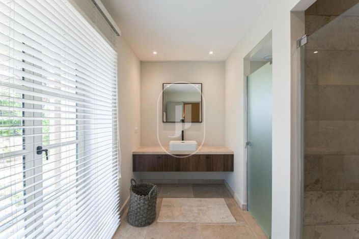 Image No.7-6 Bed House for sale