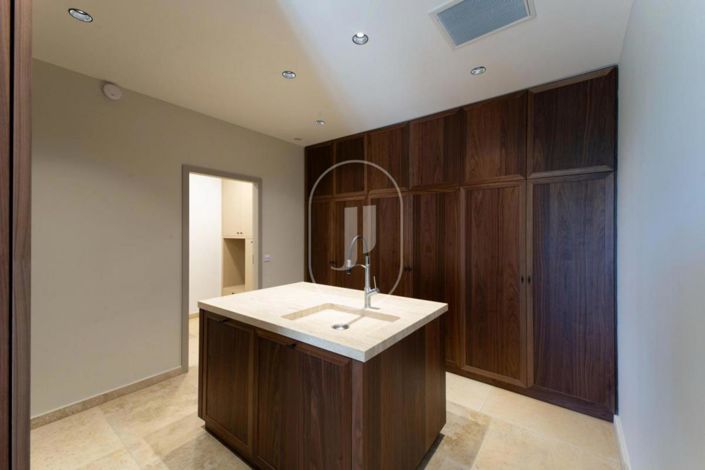 Image No.9-6 Bed House for sale