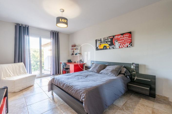 Image No.11-4 Bed House for sale