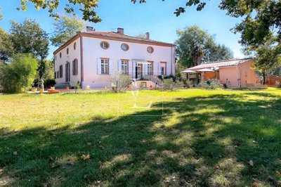 1 - Montauban, Property